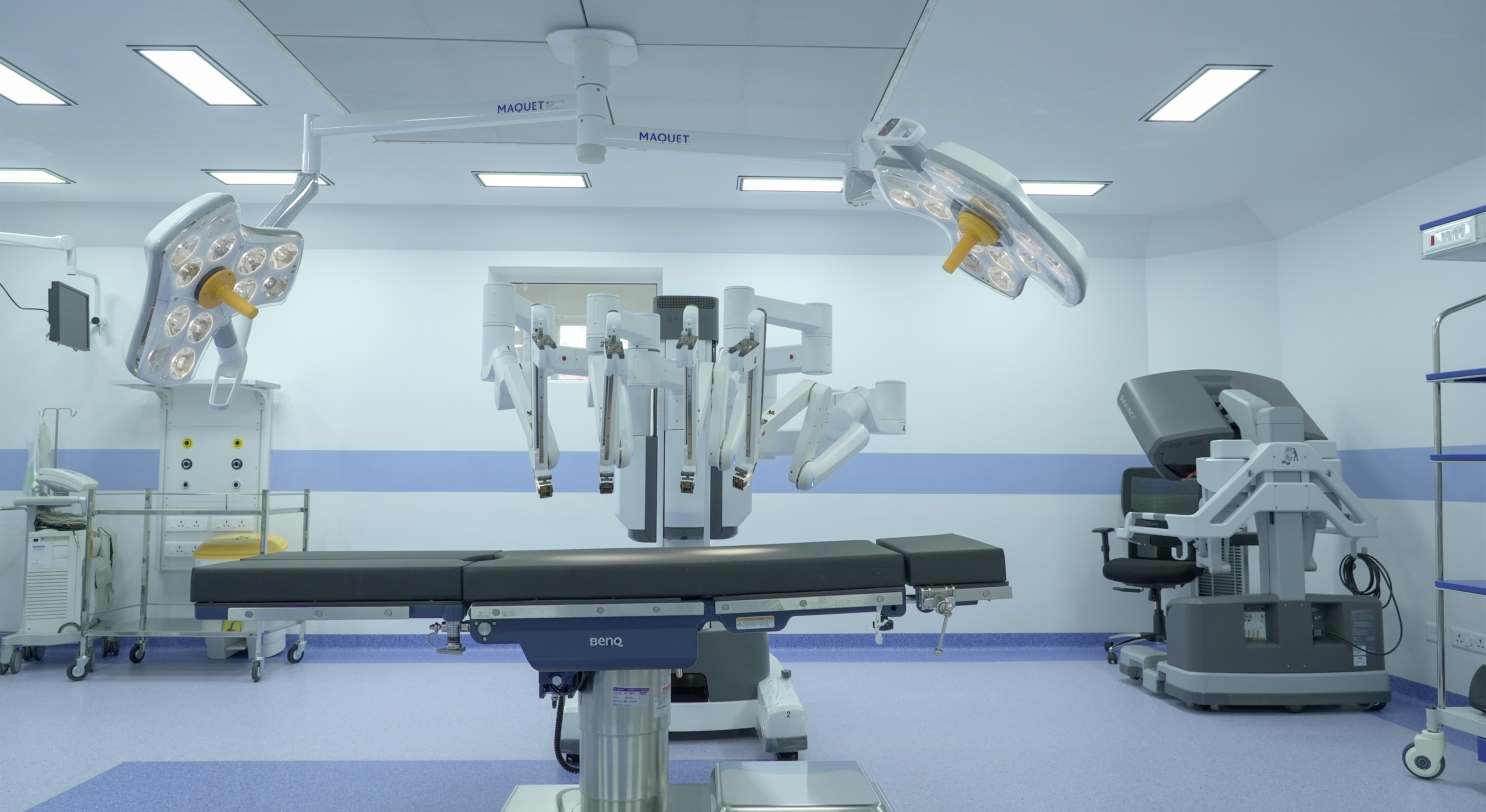 Da Vinci surgical console at KG Hospital